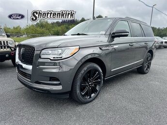 2022 Chroma Caviar Dark Gray Metallic Clearcoat Lincoln Navigator Black Label Automatic V6 Engine 4 Door 4X4 SUV