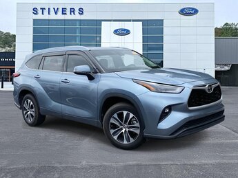 2022 Magnetic Gray Metallic Toyota Highlander XLE Automatic FWD SUV 3.5L V6 DOHC Engine 4 Door