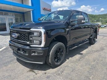 2025 Agate Black Metallic Ford Super Duty F-250 SRW XL 7.3L V8 PFI SOHC 16V Federal 405hp Engine 4 Door 4X4 Automatic Truck