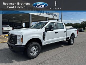 2025 Oxford White Ford Super Duty F-250 SRW XL 4X4 4 Door Truck 6.8L V8 Engine Automatic