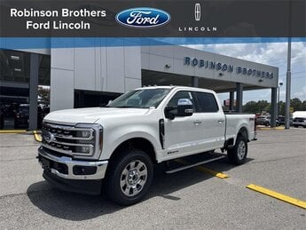 2025 White Ford Super Duty F-250 SRW Lariat 4 Door Automatic Truck Power Stroke 6.7L V8 DI 32V OHV Turbodiesel Engine 4X4