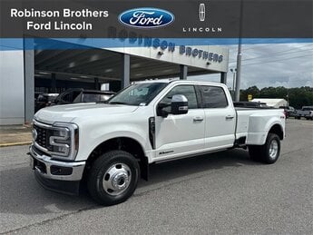 2025 Star White Metallic Tri-Coat Ford Super Duty F-350 DRW Lariat Automatic 4X4 4 Door Truck