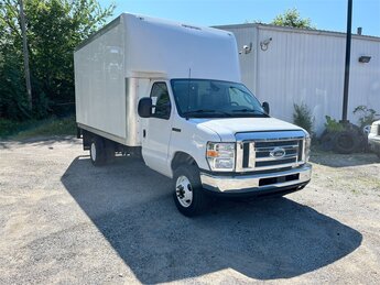 2023 Oxford White Ford E-450SD Base RWD Automatic Specialty Vehicle Cutaway 7.3L V8 Engine