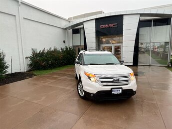 2015 White Platinum Clearcoat Metallic Ford Explorer XLT 4 Door SUV 4X4 3.5L V6 Ti-VCT Engine Automatic