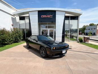 2017 Pitch Black Clearcoat Dodge Challenger SXT Car 2 Door RWD Automatic
