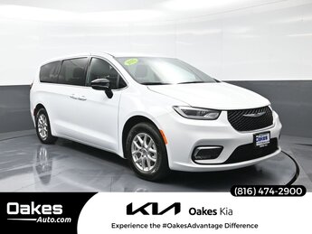 2025 Bright White Clearcoat Chrysler Pacifica Select 4 Door Automatic FWD