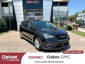 2023 Brilliant Black Crystal Pearlcoat Chrysler Pacifica Touring L Van 4 Door 3.6L V6 24V VVT Engine