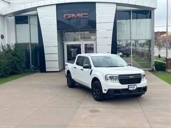 2023 Oxford White Ford Maverick XLT 4 Door EcoBoost 2.0L I4 GTDi DOHC Turbocharged VCT Engine Truck Automatic AWD