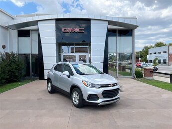 2021 Silver Ice Metallic Chevrolet Trax LT ECOTEC Turbo 1.4L VVT DOHC 4-Cyl Engine FWD Automatic SUV 4 Door
