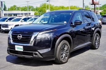 2022 Super Black Nissan Pathfinder SV Automatic V6 Engine SUV