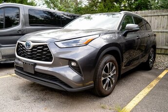 2022 Toyota Highlander Hybrid Bronze Edition AWD Automatic (CVT) 4 Door 2.5L I4 PDI Hybrid DOHC 16V LEV3-SULEV30 186hp Engine