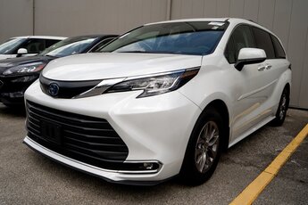 2022 Toyota Sienna XLE 4 Door Automatic (CVT) 2.5L I4 Engine FWD Van