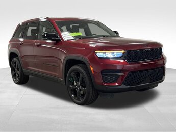 2023 Velvet Red Pearlcoat Jeep Grand Cherokee Altitude X SUV 3.6L V6 24V VVT Engine 4X4 4 Door Automatic
