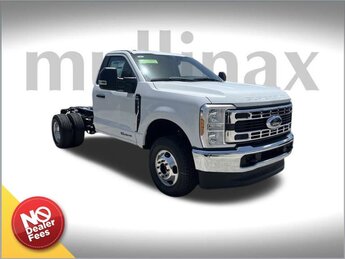 2023 Oxford White Ford Super Duty F-350 DRW XLT Automatic Truck Power Stroke 6.7L V8 DI 32V OHV Turbodiesel Engine 4X4 2 Door