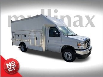 2025 Oxford White Ford E-450SD Base RWD Specialty Vehicle Cutaway 2 Door 7.3L V8 Engine