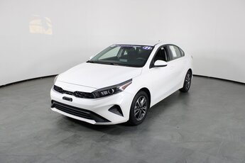 2024 Snow White Pearl Kia Forte LXS 2.0L I4 MPI Engine Automatic (CVT) Sedan FWD 4 Door