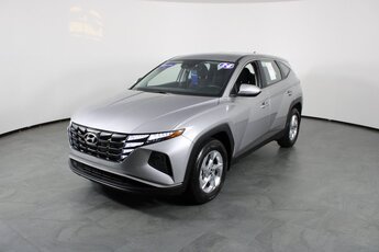 2024 Shimmering Silver Hyundai Tucson SE SUV FWD 2.5L I4 DGI DOHC 16V LEV3-SULEV30 187hp Engine Automatic