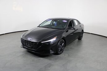 2022 Phantom Black Hyundai Elantra SEL Sedan 4 Door 2.0L 4-Cylinder DOHC 16V Engine Automatic (CVT) FWD