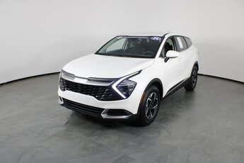 2024 Snow White Pearl Kia Sportage LX I4 Engine SUV FWD Automatic