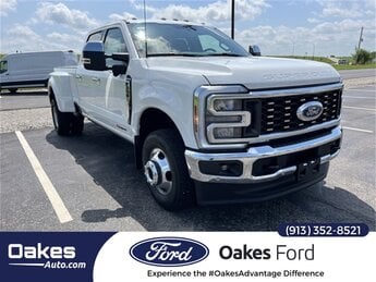 2025 Star White Metallic Tri-Coat Ford Super Duty F-350 DRW 6.7L High Output Power Stroke V8 Diesel Engine 4 Door 4X4