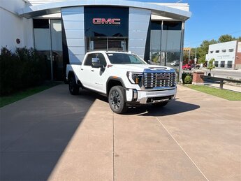 2025 Summit White GMC Sierra 2500HD Denali 4X4 Duramax 6.6L V8 Turbodiesel Engine 4 Door Truck