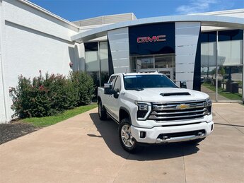 2025 Chevrolet Silverado 2500HD High Country 4X4 4 Door Truck Duramax 6.6L V8 Turbodiesel Engine Automatic