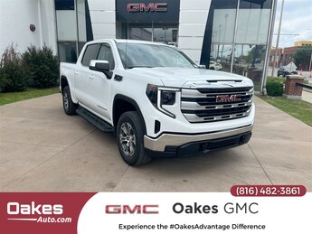 2025 Summit White GMC Sierra 1500 SLE 2.7L I4 Turbocharged DOHC 16V LEV3-SULEV30 310hp Engine 4X4 4 Door Automatic