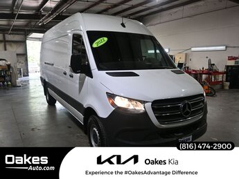 2022 Mercedes-Benz Sprinter 3500 Cargo 170 WB 3 Door 3.0L V6 Turbodiesel Engine Automatic Van