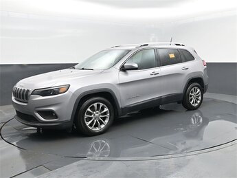 2019 Jeep Cherokee Latitude Plus Automatic 4 Door SUV FWD 2.4L I4 Engine