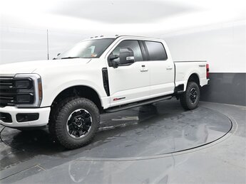 2025 Ford Super Duty F-250 SRW Platinum 4X4 Truck Automatic 6.7L High Output Power Stroke V8 Diesel Engine 4 Door