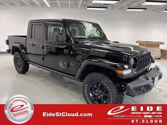 2025 Black Clearcoat Jeep Gladiator Willys Automatic Truck 3.6L V6 24V VVT Engine 4 Door 4X4