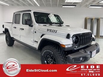 2025 Bright White Clearcoat Jeep Gladiator Willys Automatic Truck 3.6L V6 24V VVT Engine 4 Door 4X4