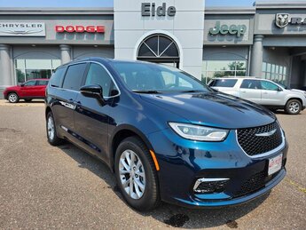 2025 Chrysler Pacifica Select AWD Van 4 Door 3.6L V6 24V VVT Engine AWD
