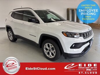 2025 Bright White Clearcoat Jeep Compass Latitude 4X4 4 Door Automatic