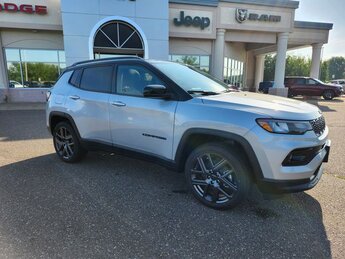 2025 Silver Zynith Metallic Clearcoat Jeep Compass Limited 2.0L I4 DOHC Engine SUV 4 Door Automatic