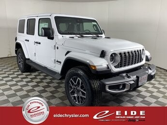 2025 Jeep Wrangler 4-Door Sahara 3.6L V6 24V VVT Engine 4 Door 4X4 SUV