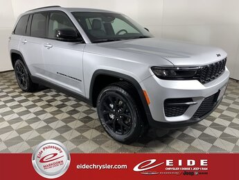 2025 Silver Zynith Jeep Grand Cherokee Altitude 4X4 4 Door Automatic