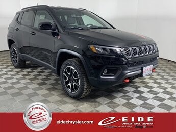 2025 Diamond Black Crystal Pearlcoat Jeep Compass Trailhawk SUV 4 Door 2.0L I4 DOHC Engine Automatic