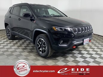 2025 Diamond Black Crystal Pearlcoat Jeep Compass Trailhawk SUV 4 Door 2.0L I4 DOHC Engine Automatic