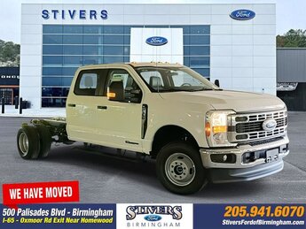 2025 Oxford White Ford Super Duty F-350 DRW XL 4X4 Truck Automatic 4 Door