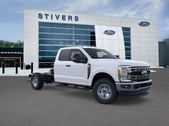 2025 Oxford White Ford Super Duty F-350 SRW XL 7.3L V8 PFI OHV 16V Federal 335hp Engine 4 Door 4X4