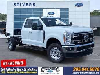 2025 Oxford White Ford Super Duty F-350 SRW XL Truck Automatic 4X4 7.3L V8 PFI OHV 16V Federal 335hp Engine 4 Door