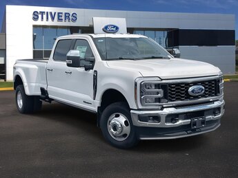 2025 Star White Metallic Tri-Coat Ford Super Duty F-350 DRW Lariat 4 Door 4X4 Truck