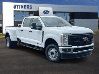 2025 Ford Super Duty F-350 DRW XL Power Stroke 6.7L V8 DI 32V OHV Turbodiesel Engine Automatic 4X4 4 Door