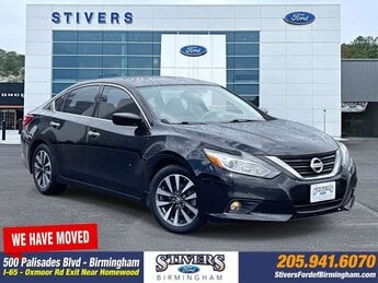 2017 Super Black Clearcoat Nissan Altima 2.5 SV 4 Door 2.5L 4-Cylinder DOHC 16V Engine Automatic (CVT)