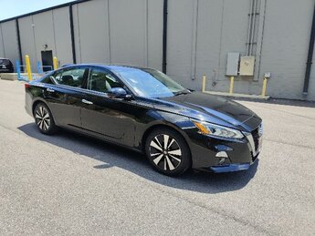 2020 Nissan Altima 2.5 SL Automatic (CVT) FWD Sedan 2.5L 4-Cylinder DOHC 16V Engine 4 Door