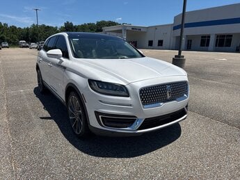 2019 White Platinum Lincoln Nautilus Reserve 4 Door 2.0L Turbocharged Engine Automatic FWD SUV