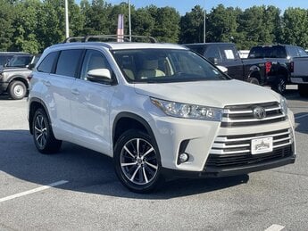 2017 White Toyota Highlander XLE SUV AWD 3.5L V6 Engine 4 Door Automatic