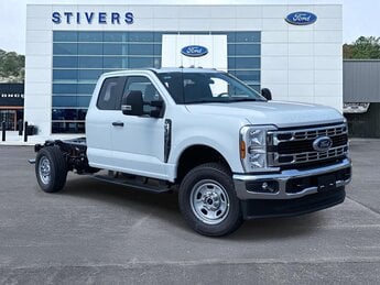 2025 Ford Super Duty F-350 SRW XL Truck 7.3L V8 PFI OHV 16V Federal 335hp Engine 4X4 4 Door