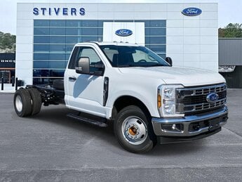 2025 Oxford White Ford Super Duty F-350 DRW XL Truck 7.3L V8 PFI OHV 16V Federal 335hp Engine 2 Door RWD Automatic
